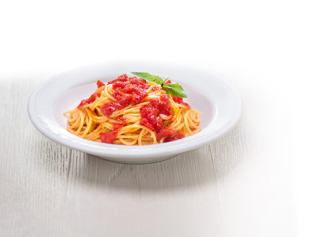 SPAGHETTI WITH TOMATO AND BASIL WITH EXTRA VIRGIN OLIVE OIL